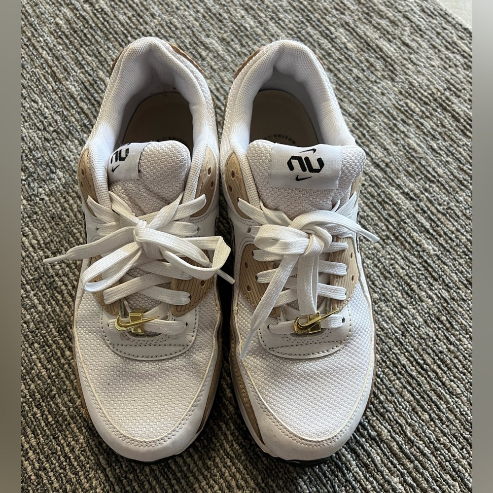 Nike Air Max White and Tan Sneakers Size 8.5 - Picture 3 of 5